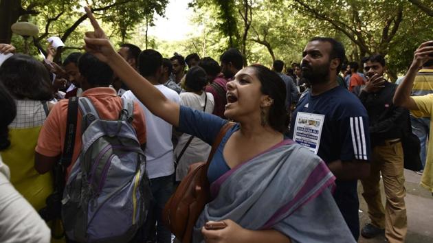 Supporters shout slogans during JNU Student Union election Voting Day at the campus in New Delhi. (Vipin Kumar /HT PHOTO) Supporters shout slogans during JNU Student Union election Voting Day at the campus in New Delhi. (Vipin Kumar /HT PHOTO)