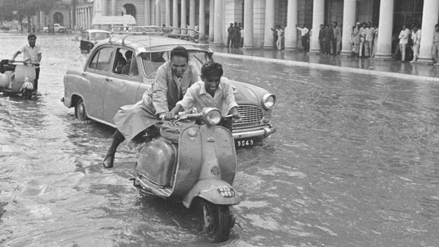 It’s one of those monsoon seasons, where it felt like it rained more than it actually did. Delhi’s rain deficit stands at 35% this year. Before the rains come down one last time, we bring you photographs from the HT Archive of a time when the city reveled in the downpour. (N Thyagarajan / HT Photo) It’s one of those monsoon seasons, where it felt like it rained more than it actually did. Delhi’s rain deficit stands at 35% this year. Before the rains come down one last time, we bring you photographs from the HT Archive of a time when the city reveled in the downpour. (N Thyagarajan / HT Photo)