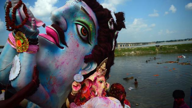 Indian Hindu devotees carry an idol of the elephant-headed Hindu deity Ganesha for immersion in a temporary pond near Sangam in Allahabad on Monday. The Ganesh Chaturthi festival is a popular 11-day religious festival which is annually celebrated across India. (SANJAY KANOJIA / AFP PHOTO ) Indian Hindu devotees carry an idol of the elephant-headed Hindu deity Ganesha for immersion in a temporary pond near Sangam in Allahabad on Monday. The Ganesh Chaturthi festival is a popular 11-day religious festival which is annually celebrated across India. (SANJAY KANOJIA / AFP PHOTO )