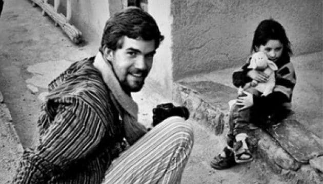 Mathieu Francois with Beluga in Leh.(Shantiwalk/Instagram.com) Mathieu Francois with Beluga in Leh.(Shantiwalk/Instagram.com)