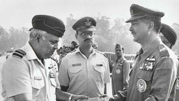The then air chief marshal SK Kaul (left) presenting the symbolic key to wing commander Satish Bhatia (right) before the latter took off on the aircraft’s last flight. (Wing Commander Satish Bhatia) The then air chief marshal SK Kaul (left) presenting the symbolic key to wing commander Satish Bhatia (right) before the latter took off on the aircraft’s last flight. (Wing Commander Satish Bhatia)