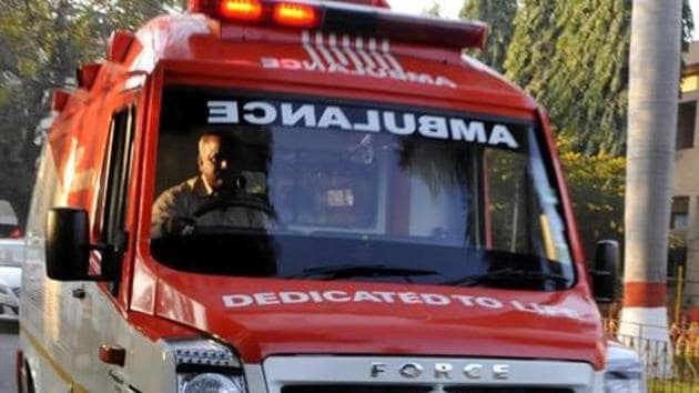The woman took the extreme step at around 6 pm on Saturday evening. Onlookers rushed her to the Sassoon General Hospital but doctors could not save her life. (HT FILE PHOTO)