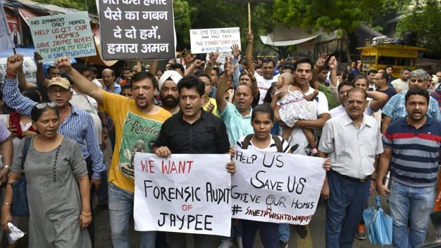 Jaypee group home buyers protest against the owners and the management of Jaypee Group in New Delhi. (Sushil Kumar/HT PHOTO) Jaypee group home buyers protest against the owners and the management of Jaypee Group in New Delhi. (Sushil Kumar/HT PHOTO)