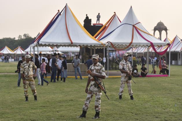 Security personal during the North East Calling festival, at India Gate in New Delhi. (Ravi Choudhary/HT PHOTO) Security personal during the North East Calling festival, at India Gate in New Delhi. (Ravi Choudhary/HT PHOTO)