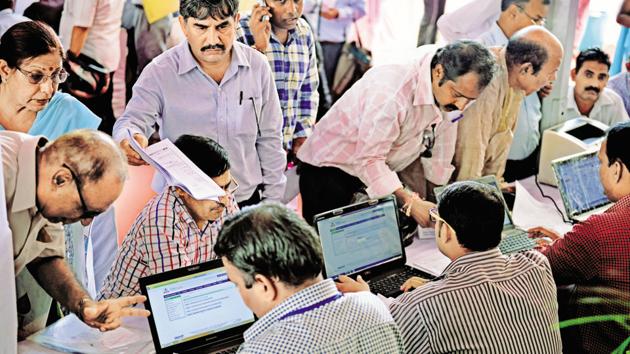 The current income tax regime places a relatively higher burden on the middle class, especially the salaried.(File Photo)