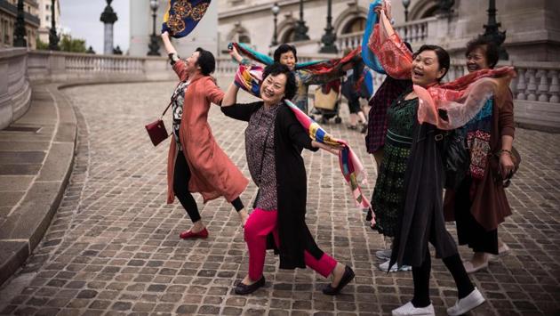 Asian tourists pose for pictures in front of the Opera Garnier in Paris on September 4, 2017. (Lionel Bonaventure / AFP) Asian tourists pose for pictures in front of the Opera Garnier in Paris on September 4, 2017. (Lionel Bonaventure / AFP)