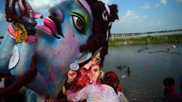 TOPSHOT - Indian Hindu devotees carry an idol of the elephant-headed Hindu deity Ganesha for immersion in a temporary pond near Sangam in Allahabad on September 4, 2017. The Ganesh Chaturthi festival is a popular 11-day religious festival which is annually celebrated across India. (Sanjay Kanojia / AFP) TOPSHOT - Indian Hindu devotees carry an idol of the elephant-headed Hindu deity Ganesha for immersion in a temporary pond near Sangam in Allahabad on September 4, 2017. The Ganesh Chaturthi festival is a popular 11-day religious festival which is annually celebrated across India. (Sanjay Kanojia / AFP)
