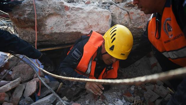 Members of the Federal Police's rescue team search for survivors in Juchitan de Zaragoza, Mexico, on September 9, 2017 after a powerful earthquake struck Mexico's Pacific coast late on September 7. Police, soldiers and emergency workers raced to rescue survivors from the ruins of Mexico's most powerful earthquake in a century, which killed at least 61 people, as storm Katia menaced the country's eastern coast Saturday with heavy rains. (Pedra Pardo / AFP) Members of the Federal Police's rescue team search for survivors in Juchitan de Zaragoza, Mexico, on September 9, 2017 after a powerful earthquake struck Mexico's Pacific coast late on September 7. Police, soldiers and emergency workers raced to rescue survivors from the ruins of Mexico's most powerful earthquake in a century, which killed at least 61 people, as storm Katia menaced the country's eastern coast Saturday with heavy rains. (Pedra Pardo / AFP)