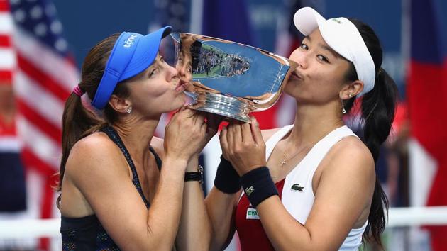 Martina Hingis and Yung-Jan Chan kiss the US Open women’s doubles trophy after defeating Lucie Hradecka and Katerina Siniakova. (AFP) Martina Hingis and Yung-Jan Chan kiss the US Open women’s doubles trophy after defeating Lucie Hradecka and Katerina Siniakova. (AFP)