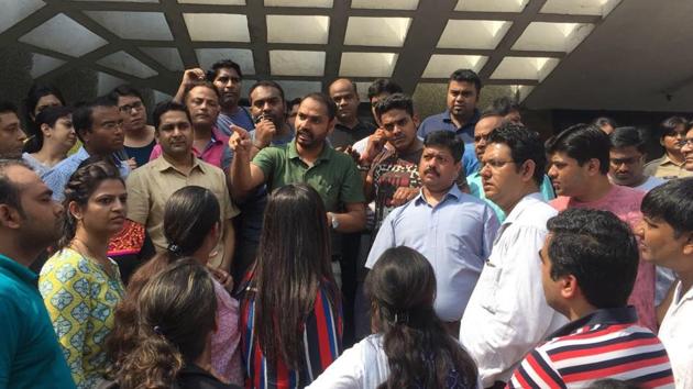 Parents protest outside the Ryan International School in Noida’s Sector 39. Parents are demanding tighter security after a Class 2 student was murdered at the school’s Gurgaon branch on September 8. (Sunil Ghosh / HT photo) Parents protest outside the Ryan International School in Noida’s Sector 39. Parents are demanding tighter security after a Class 2 student was murdered at the school’s Gurgaon branch on September 8. (Sunil Ghosh / HT photo)