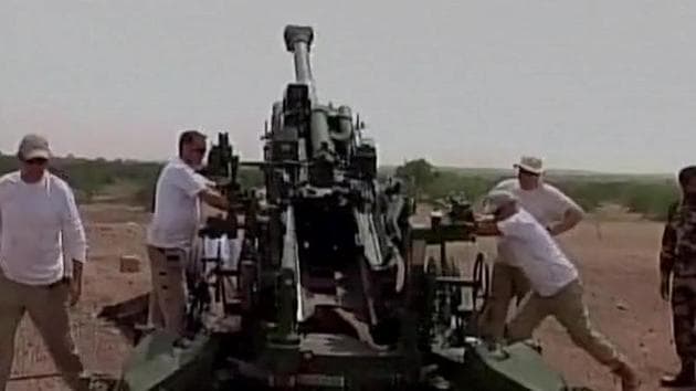 The M777 ultra-light American howitzer was firing Indian ammunition in Rajasthan’s Pokhran ranges.(ANI)