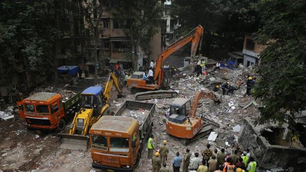 Seventeen people were killed in the Siddhi Sai building collapse at Ghatkopar on July 25.(HT)