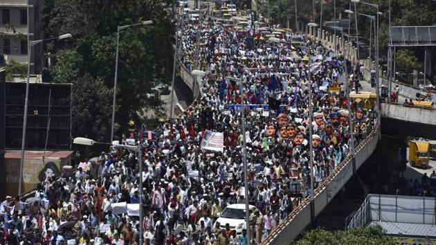 Thousands of people participate in a public rally held to condemn journalist Gauri Lankesh’s murder in Bengaluru on Tuesday. (Arijit Sen/HT Photo) Thousands of people participate in a public rally held to condemn journalist Gauri Lankesh’s murder in Bengaluru on Tuesday. (Arijit Sen/HT Photo)