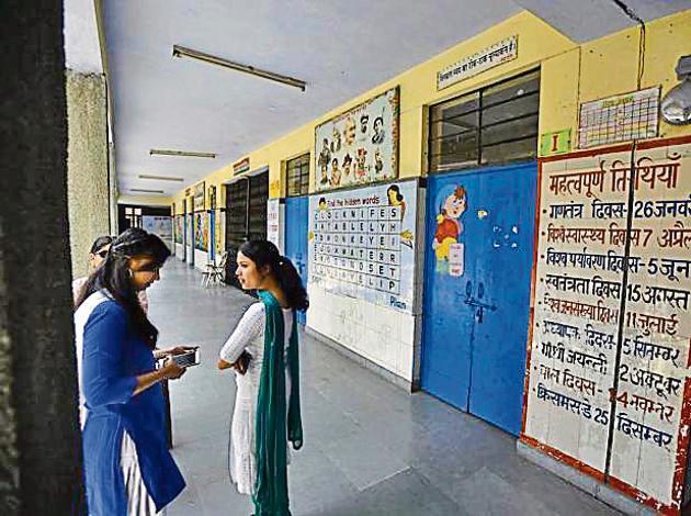 The plan to install surveillance cameras in primary schools was part of the three municipal corporations’ budgets for the two last consecutive years. But none could cover even one-fourth of schools so far.(Sushil Kumar/HT PHOTO) The plan to install surveillance cameras in primary schools was part of the three municipal corporations’ budgets for the two last consecutive years. But none could cover even one-fourth of schools so far.(Sushil Kumar/HT PHOTO)