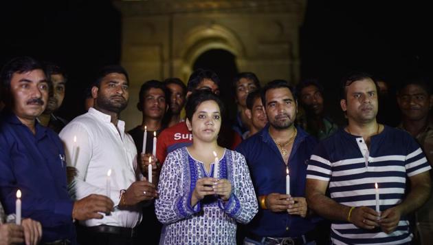 People gather at the India Gate and hold a candlelight vigil to protest the murder of a Class 2 student at Gurgaon’s Ryan International School, in New Delhi on Tuesday.(Ravi Choudhary/HT PHOTO)