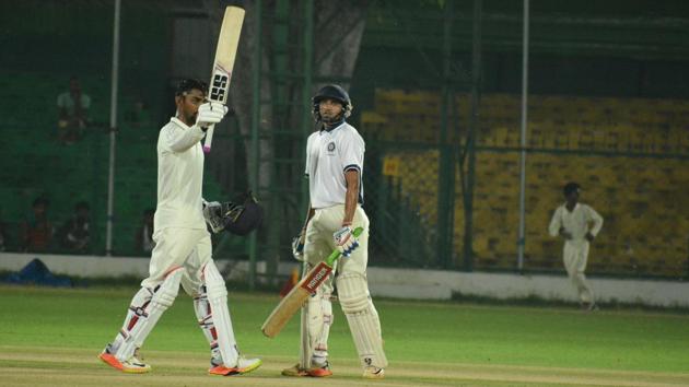 Baba Indrajith’s (L) century lifted India Red to 291/9 vs India Blue in a Duleep Trophy game. (HT Photo) Baba Indrajith’s (L) century lifted India Red to 291/9 vs India Blue in a Duleep Trophy game. (HT Photo)