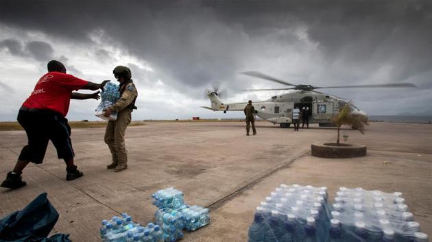 Dutch Army soldiers unload bottles of drinking water at the Sint Maarten International Airport in the Dutch part of Saint Martin Island, September 9, 2017. In this picture taken September 9, 2017 by Netherlands Ministry of Defence. (REUTERS Photo)