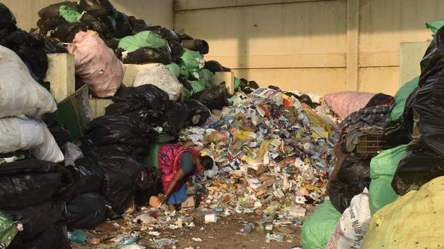 A woman working at a dry waste collection centre of Bruhat Bengaluru Mahanagara Palike. The good news is that 40–60% of India’s municipal solid waste consists of compostable matter. But to generate quality compost, municipalities have to ensure that wet waste is segregated properly. Mixed waste can add toxicity to the produce, making it harmful for agriculture or gardening. (Arijit Sen / HT Photo) A woman working at a dry waste collection centre of Bruhat Bengaluru Mahanagara Palike. The good news is that 40–60% of India’s municipal solid waste consists of compostable matter. But to generate quality compost, municipalities have to ensure that wet waste is segregated properly. Mixed waste can add toxicity to the produce, making it harmful for agriculture or gardening. (Arijit Sen / HT Photo)