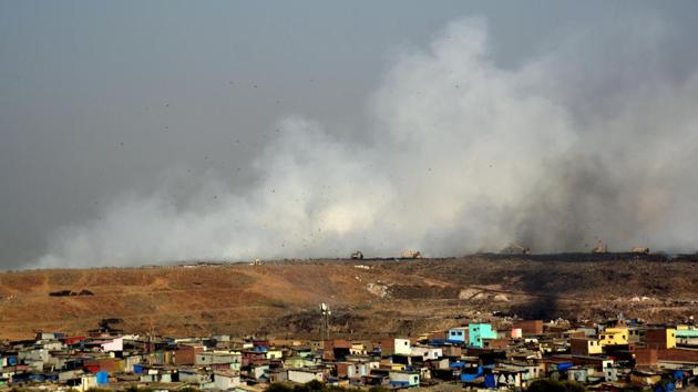 Fumes and odour from the Deonar dump yard caused respiratory ailments among locals. In Bengaluru, groundwater contamination around Mandur landfill made residents ill and damaged crops. (Prashant Waydande / HT Photo) 