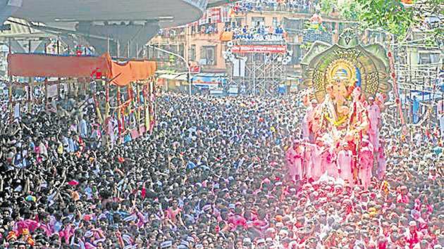 1,165 mandals were given permission to erect pandals in Mumbai. (Pratik Chorge/HT Photo) 1,165 mandals were given permission to erect pandals in Mumbai. (Pratik Chorge/HT Photo)