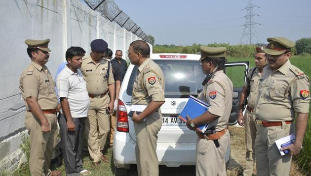 The body was found in his car near an under construction electricity substation near Raj Nagar Extension. (Sakib Ali/HT Photo) The body was found in his car near an under construction electricity substation near Raj Nagar Extension. (Sakib Ali/HT Photo)
