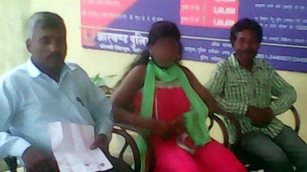 Reunion of the tribal girl with her family members at Sonua police station in Jharkhand’s West Singhbhum (HT Photo) Reunion of the tribal girl with her family members at Sonua police station in Jharkhand’s West Singhbhum (HT Photo)