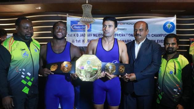 Sangram Singh (third left) and Kevin Radford (second left) during their face-off ahead of the KD Jadhav Memorial International Wrestling Championship. (HT Photo) Sangram Singh (third left) and Kevin Radford (second left) during their face-off ahead of the KD Jadhav Memorial International Wrestling Championship. (HT Photo)