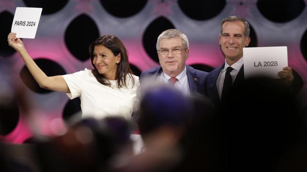 International Olympic Committee (IOC) President Thomas Bach (C) stands between Paris Mayor Anne Hidalgo, (L) and Los Angeles Mayor Eric Garrett (R) at the end of the IOC session in Lima, Peru, Wednesday, Sept. 13, 2017. (AP) International Olympic Committee (IOC) President Thomas Bach (C) stands between Paris Mayor Anne Hidalgo, (L) and Los Angeles Mayor Eric Garrett (R) at the end of the IOC session in Lima, Peru, Wednesday, Sept. 13, 2017. (AP)
