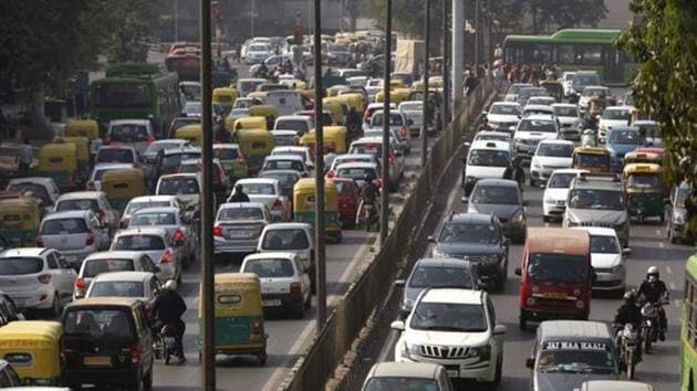 Cars and buses clogs a road in New Delhi, India, Wednesday, Dec. 16, 2015. (AP File Photo) Cars and buses clogs a road in New Delhi, India, Wednesday, Dec. 16, 2015. (AP File Photo)