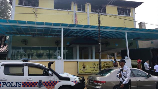 Police and fire department work at the religious school Darul Quran Ittifaqiyah after a fire broke out in Kuala Lumpur, Malaysia September 14, 2017.(REUTERS Photo)