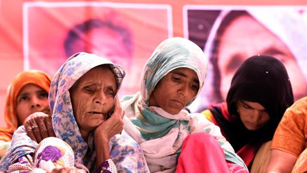 Anguri Begum, mother of Pehlu Khan, protests demanding justice for her son at Jantar Mantar in New Delhi.(Sonu Mehta/HT File Photo)