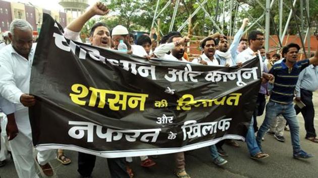 A protest rally in Alwar to demand justice for Pehlu Khan, a dairy farmer who was allegedly lynched by cow vigilantes on April 1. Khan succumbed to his injuries two days later.(HT FILE PHOTO)