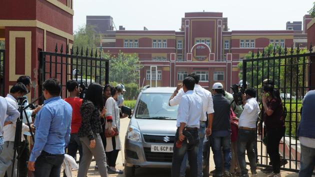 CBSE team and forensic expert arrive in Ryan International School Bhondsi for investigation, in Gurgaon, on Wednesday.(Parveen Kumar/HT file)