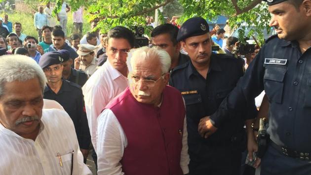 Chief minister ML Khattar while on his way to visit the family of the 8-year-old boy who was killed in his school in Gurgaon on September 8.(Parveen Kumar/HT photo)