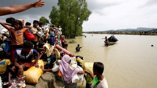 Rohingya refugees wait for boat to cross a canal after crossing the border through the Naf river in Teknaf, Bangladesh, September 7, 2017. (Reuters File Photo) Rohingya refugees wait for boat to cross a canal after crossing the border through the Naf river in Teknaf, Bangladesh, September 7, 2017. (Reuters File Photo)