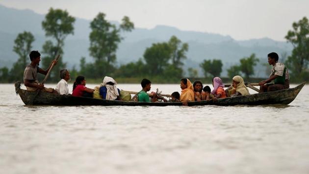 Rohingya refugees are seen on a boat as they are crossing border through the Naf river in Teknaf, Bangladesh, September 7, 2017. (REUTERS File Photo) Rohingya refugees are seen on a boat as they are crossing border through the Naf river in Teknaf, Bangladesh, September 7, 2017. (REUTERS File Photo)