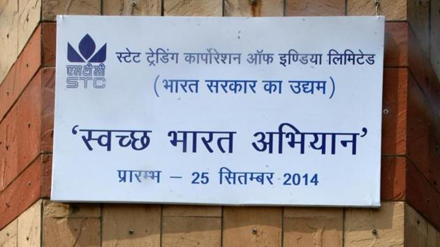 Companies have been asked to contribute 7% of their CSR funds to Swachh Bharat Mission.(HT File Photo)