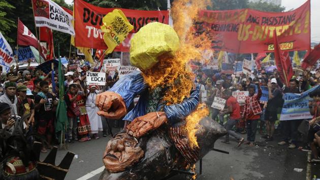 Protesters burn an effigy of U.S. President Donald Trump riding on a missile with an image of Philippine President Rodrigo Duterte as they tried to march towards the U.S. Embassy in Manila, Philippines, Friday, Sept. 15, 2017. (AP) Protesters burn an effigy of U.S. President Donald Trump riding on a missile with an image of Philippine President Rodrigo Duterte as they tried to march towards the U.S. Embassy in Manila, Philippines, Friday, Sept. 15, 2017. (AP)