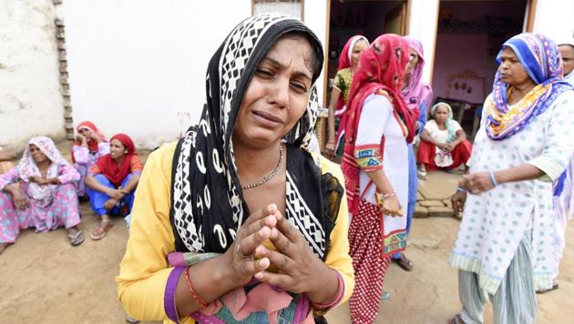 Ashok Kumar’s wife Mamta (above) claimed on Thursday night that the Gurgaon police had threatened her husband to make a confession. (Sanjeev Verma/HT Photo) Ashok Kumar’s wife Mamta (above) claimed on Thursday night that the Gurgaon police had threatened her husband to make a confession. (Sanjeev Verma/HT Photo)