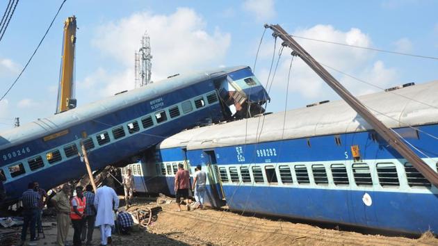 Policemen and emergency crew stand next to the wrecage of a train carriage after an express train derailed on the evening of August 19 near the town of Khatauli in the state of Uttar Pradesh, on August 20, 2017. (AFP File photo) Policemen and emergency crew stand next to the wrecage of a train carriage after an express train derailed on the evening of August 19 near the town of Khatauli in the state of Uttar Pradesh, on August 20, 2017. (AFP File photo)