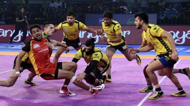 Telugu Titans and Bengaluru Bulls players in action during their Pro Kabaddi League encounter. (HT Photo) Telugu Titans and Bengaluru Bulls players in action during their Pro Kabaddi League encounter. (HT Photo)