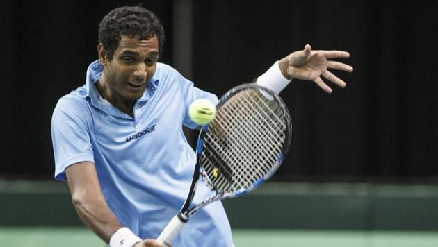 India's Ramkumar Ramanathan returns to Canada's Brayden Schnur during a Davis Cup tennis match in Edmonton, Alberta, Friday, Sept. 15, 2017. (Jason Franson/The Canadian Press via AP) (AP)