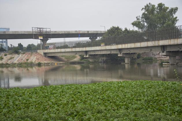 Jewar MLA has organized a walk to enlighten people about the issues of Hindon river crisis in Ghaziabad. (Sakib Ali/HT Photo) Jewar MLA has organized a walk to enlighten people about the issues of Hindon river crisis in Ghaziabad. (Sakib Ali/HT Photo)