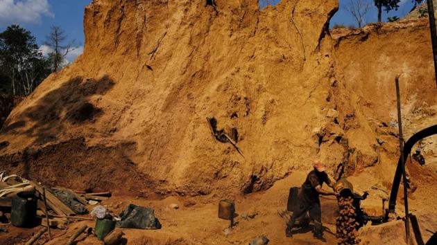 There are 2,113 licensed garimpo sites in Brazil, according to governmental data, but environmental experts and officials, who asked not to be named, said far more small-scale mines skip the licensing and ignore regulations altogether. (Nacho Doce / REUTERS) There are 2,113 licensed garimpo sites in Brazil, according to governmental data, but environmental experts and officials, who asked not to be named, said far more small-scale mines skip the licensing and ignore regulations altogether. (Nacho Doce / REUTERS)