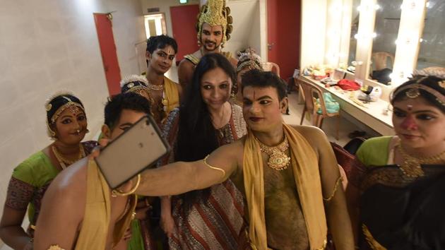 Sri Lankan artists engage in a group selfie with Indian Bharatnatyam dancer Rama Vaidyanathan. Ramayana has been interpreted in innumerable ways across countries, cultures, languages and art forms, forever altering the alchemy of human emotion and expression; a myriad form of inspiration and symbolism that has survived for centuries across the world. (Raj K Raj / HT Photo) Sri Lankan artists engage in a group selfie with Indian Bharatnatyam dancer Rama Vaidyanathan. Ramayana has been interpreted in innumerable ways across countries, cultures, languages and art forms, forever altering the alchemy of human emotion and expression; a myriad form of inspiration and symbolism that has survived for centuries across the world. (Raj K Raj / HT Photo)