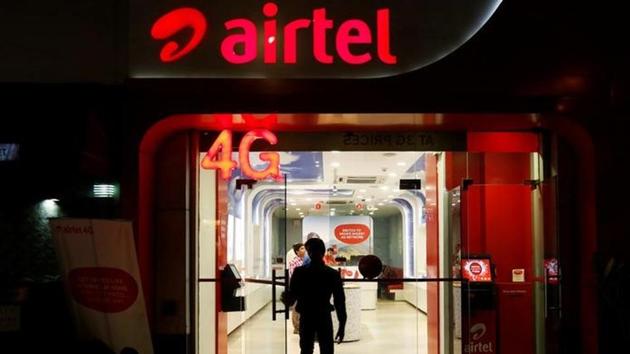 A man leaves a Bharti Airtel store in New Delhi, April 20, 2016. REUTERS/Adnan Abidi/Files(Reuters File Photo)