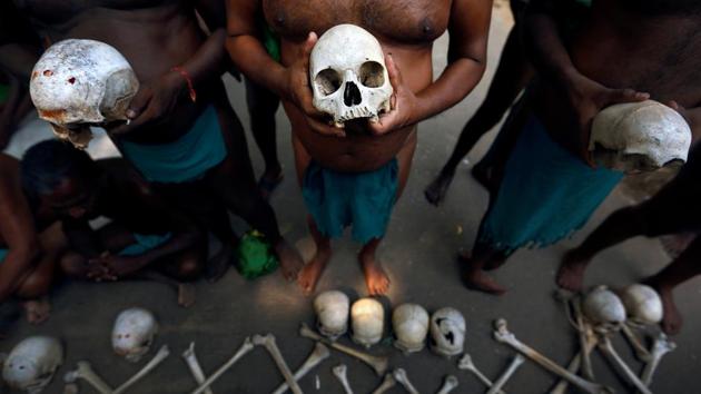 Farmers from the southern state of Tamil Nadu display skulls which they claim are the remains of Tamil farmers who have committed suicide, during a protest demanding good rates for their crops and crop insurance scheme from the government, in New Delhi, India, September 13, 2017. (Cathal McNaughton / Reuters) Farmers from the southern state of Tamil Nadu display skulls which they claim are the remains of Tamil farmers who have committed suicide, during a protest demanding good rates for their crops and crop insurance scheme from the government, in New Delhi, India, September 13, 2017. (Cathal McNaughton / Reuters)