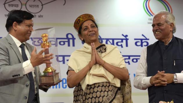 Defence minister Nirmala Sitharaman being welcomed during a programme in Kasauli on Saturday. (Ravi Kumar/HT) Defence minister Nirmala Sitharaman being welcomed during a programme in Kasauli on Saturday. (Ravi Kumar/HT)