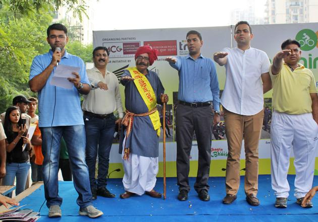 Gurgaon deputy commissioner Vinay Pratap Singh at the Raahgiri event to spread awareness on MCG polls. (HT PHOTO) Gurgaon deputy commissioner Vinay Pratap Singh at the Raahgiri event to spread awareness on MCG polls. (HT PHOTO)