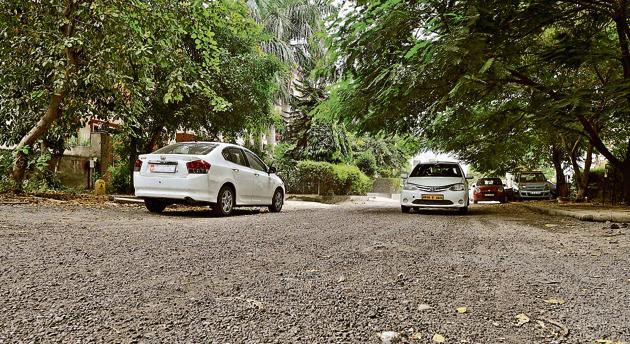 A broken road in Sector 15, which is part of ward 19. (Parveen Kumar/HT PHOTO) A broken road in Sector 15, which is part of ward 19. (Parveen Kumar/HT PHOTO)